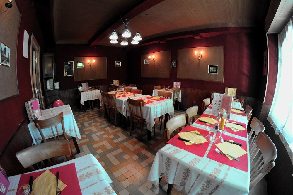Hotel Du Commerce Pontacq Buitenkant foto