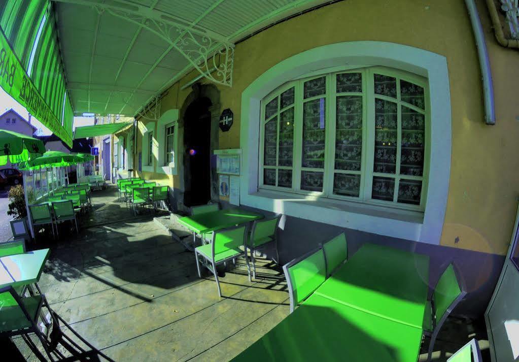 Hotel Du Commerce Pontacq Buitenkant foto